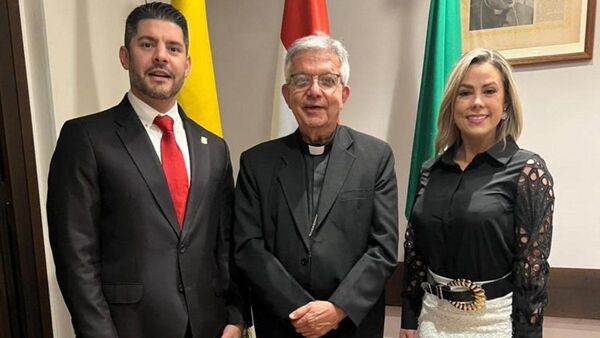 Nenecho está en el Vaticano y genera ronchas