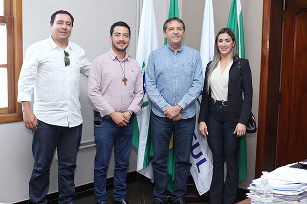 Kapeto se reúne con intendente de Foz de Yguazú para tratar reactivación económica del Alto Paraná | DIARIO PRIMERA PLANA