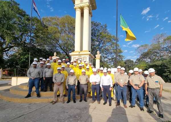 Técnicos de Brasil capacitan a instructores y electricistas de la ANDE
