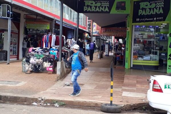 Caída del peso genera baja en los comercios del Sur