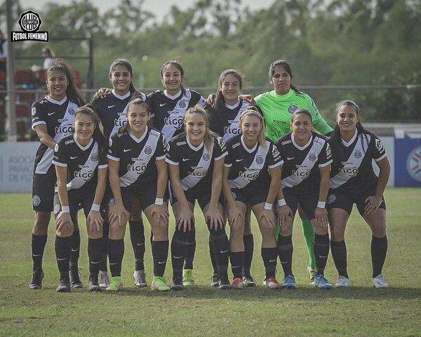 Olimpia, por el bicampeonato invicto de Fútbol Femenino - Olimpia - ABC Color