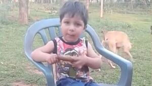 Niño sueña con aprender a ejecutar la guitarra y convertirse en músico exitoso