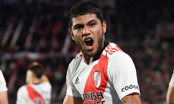 Robert Rojas operado nuevamente del tobillo y salió exitoso