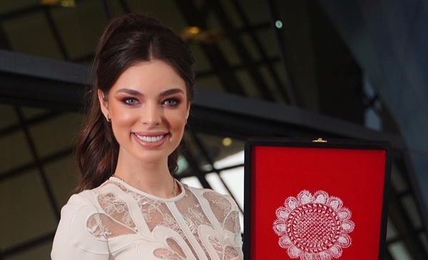 Nadia Ferreira recibió una placa de reconocimiento en la Cámara de Senadores - Te Cuento Paraguay
