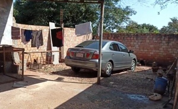 Hallan auto que fue robado en Foz, en barrio Acaray del km 7