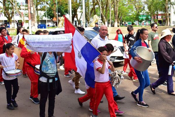 Persiste manifestación por el almuerzo escolar en Villarrica - Nacionales - ABC Color