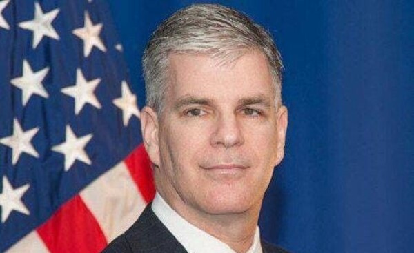 Embajador de EE anuncia que continuarán sanciones a corruptos