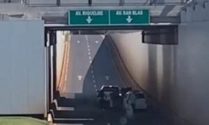(VIDEO) Asalto tipo comando debajo de un viaducto en CDE: Se llevaron 28 mil dólares