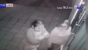 Extrema inseguridad: Motochorros atacaron a dos mujeres en Capiatá | Noticias Paraguay