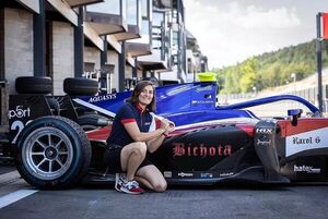 ¡Karol G ingresa a la Fórmula 2 para el Gran Premio de Bélgica! - ABC Motor 360 - ABC Color