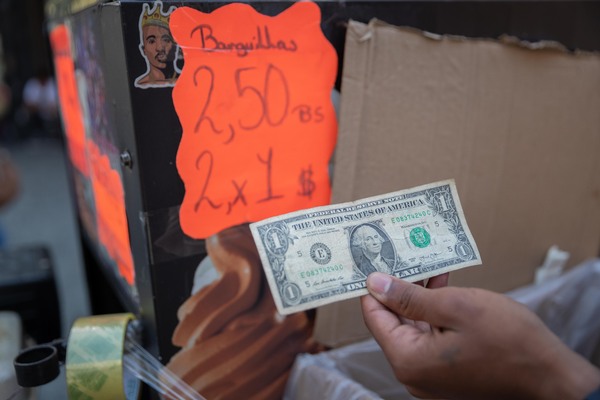 La subida del dólar en Venezuela revela la fragilidad por el "bloqueo", dice diputado - MarketData