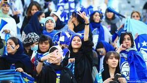 Irán permite a mujeres asistir a un partido de fútbol de la liga local