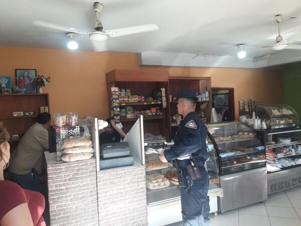 Video: así asaltaron una panadería en Villa Elisa - Policiales - ABC Color