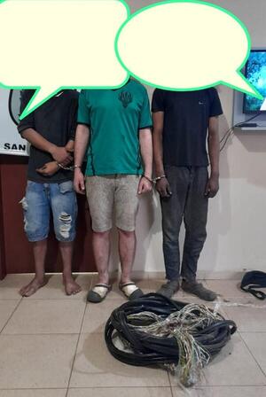 Santo Tomás: atraparon infraganti a tres hombres mientras robaban cables de fibra óptica - San Lorenzo Hoy