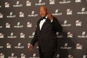 Demandan a George Foreman por presunta agresión sexual