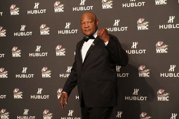 Demandan a George Foreman por presunta agresión sexual