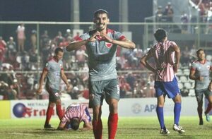 Fernando de la Mora le propina un golpazo a San Lorenzo