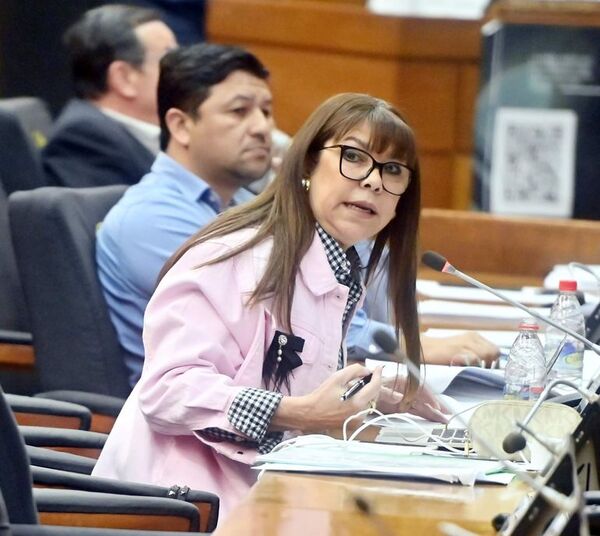 Indígenas en Itakyry están siendo engañados, dice Celeste Amarilla - Política - ABC Color