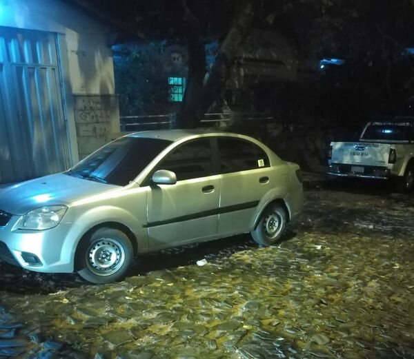 Usaron vehículo robado para asaltar y lo abandonaron en el barrio Ciudad Nueva - Policiales - ABC Color