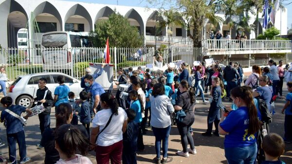 "Queremos comida", exclamaron niños de una escuela de Villarrica
