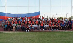 Niños de Fundación «Las Tías» visitan a jugadores de Cerro Porteño
