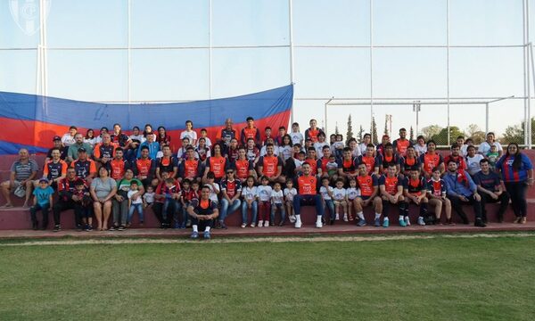 Niños de Fundación «Las Tías» visitan a jugadores de Cerro Porteño