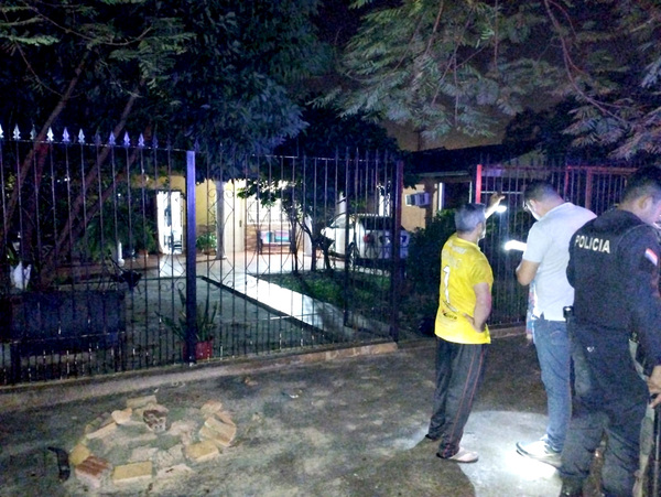 Rodean y atrapan a dos delincuentes tras violento asalto domiciliario en CDE - La Clave