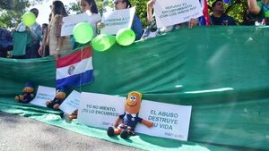 Colegio ya no matriculará a hijos de padres que protestaron por abuso