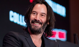 Invitan a Keanu Reeves a la boda de una pareja que no conocía… ¡y sí llegó!