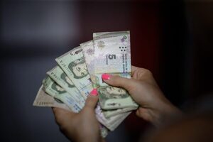El Gobierno argentino sube un 21 % el salario mínimo ante la elevada inflación - MarketData