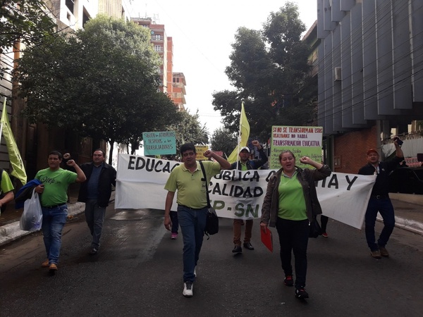 Gremio de docentes se movilizará para exigir liberación de rubros docentes - ADN Digital