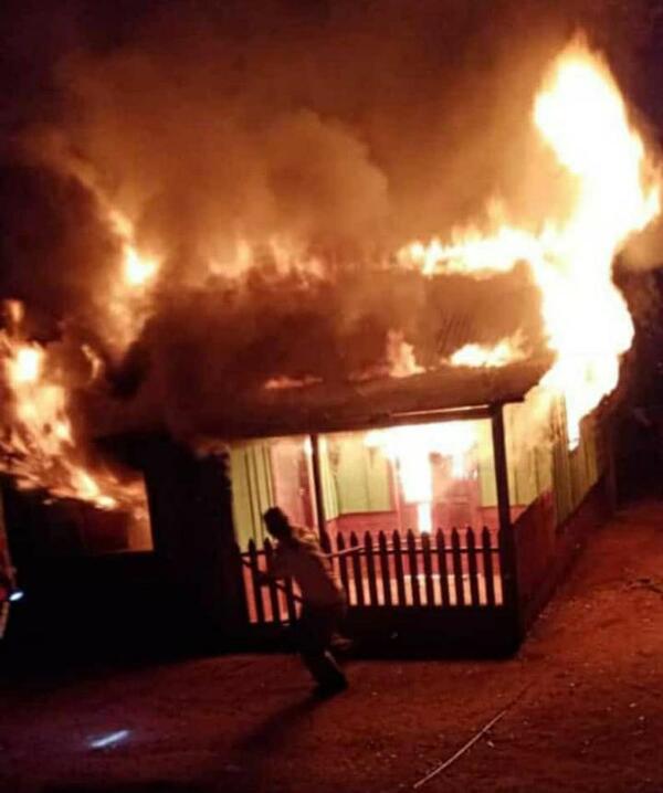 Incendio consumió totalmente una vivienda en Itapúa Poty