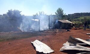Incendio redujo a cenizas una precaria vivienda, tras un cortocircuito
