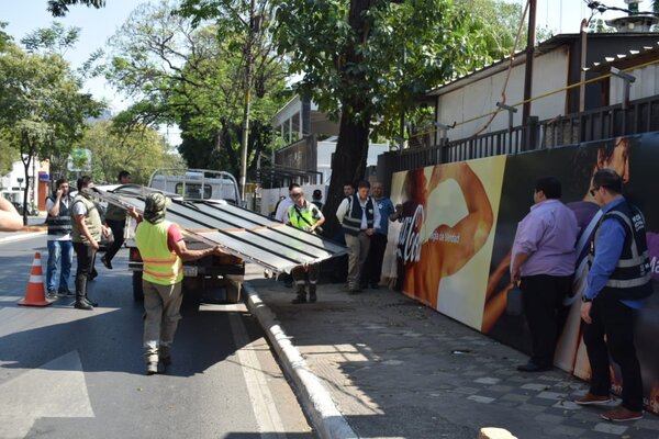 Diario HOY | Retiran cartelería irregular sobre la Avenida Mariscal López
