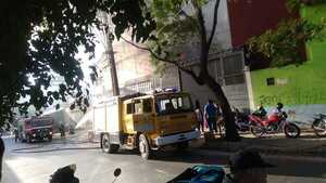 Diario HOY | Voraz incendio de depósito en zona del Mercado 4