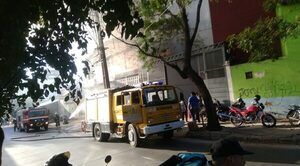 Voraz incendio de depósito en zona del Mercado 4