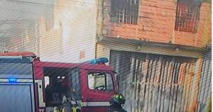 La Nación / Reportan incendio de gran magnitud en un depósito en el Mercado 4