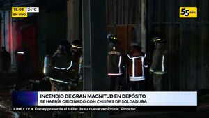 Incendio de gran magnitud en depósito - ABC Noticias - ABC Color