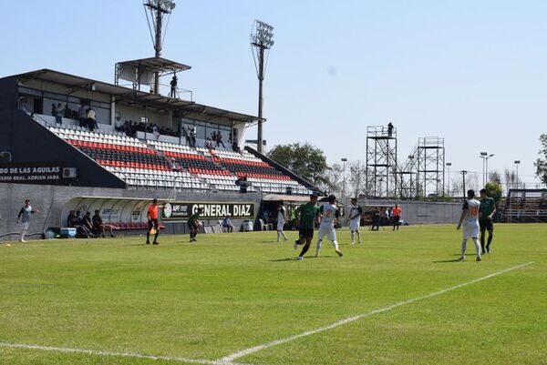 “Martillo” de directivo de Olimpia en remate de la cancha de General Díaz  - Fútbol - ABC Color