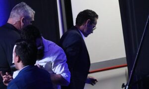 Marc Anthony se fue antes de que Nadia entregue su corona ¿Se cansó o se aburrió pio?