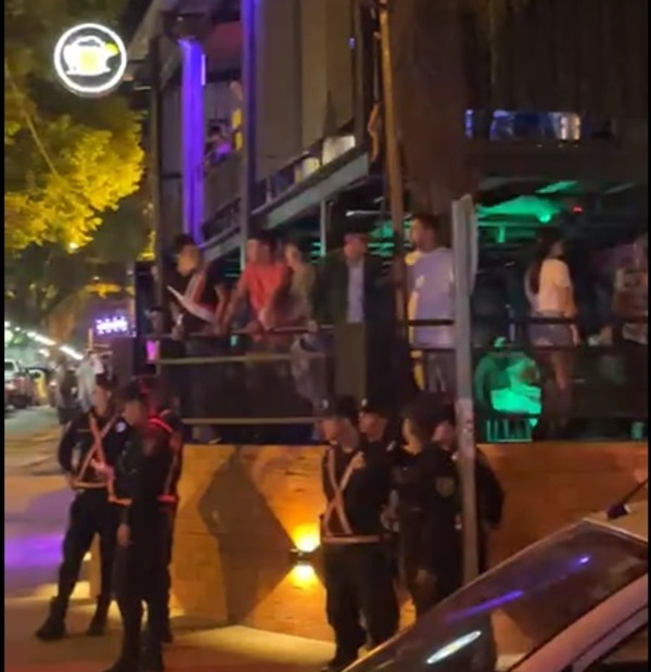 Intervención en triángulo de bares: Hubo mejor ordenamiento, pero los bares siguieron con altos decibeles (video) » San Lorenzo PY