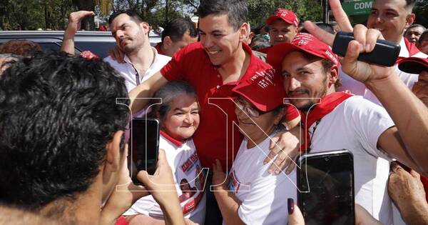 La Nación / Santiago Peña alentó a marcar la diferencia en diciembre