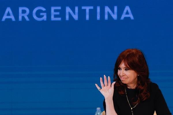 Cristina Fernández de Kirchner víctima de “persecución judicial” | 1000 Noticias