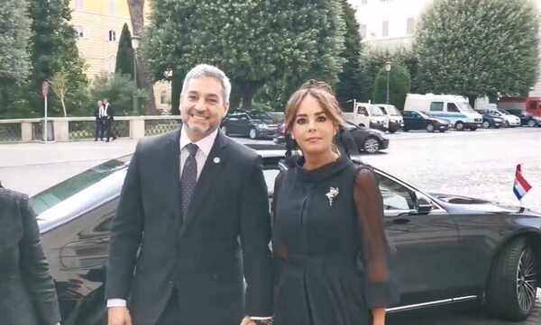 Abdo Benítez y su comitiva ya están en la Basílica de San Pedro - Nacionales - ABC Color
