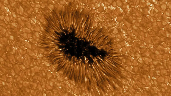 Diario HOY | Una mancha solar crece más de 10 veces en los últimos dos días y apunta directamente a la Tierra