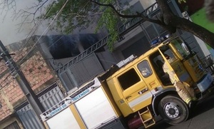 Tinglado incendiado ayer está fuera de los límites del mercado 4, según municipalidad
