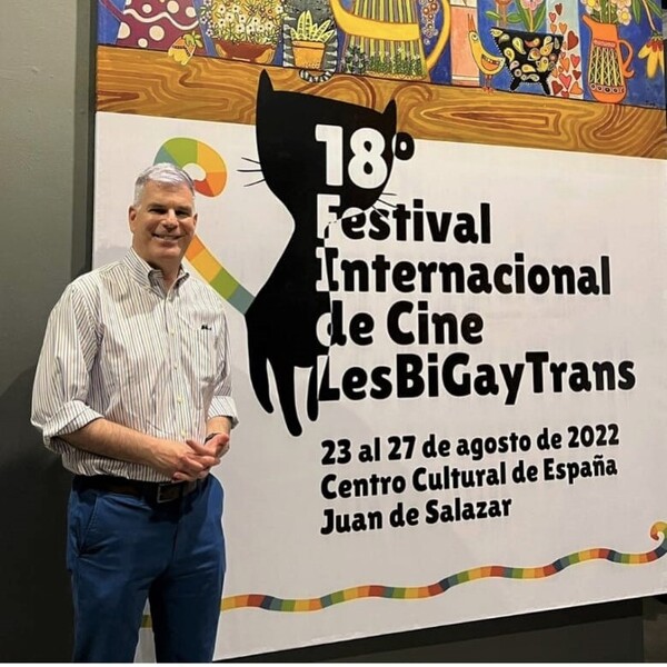Embajador significativamente pervertido participa como estrella rutilante en festival internacional de cine gay – La Mira Digital
