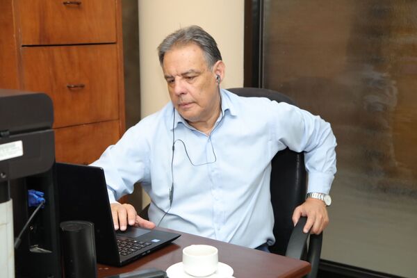 Senador destaca que continúan las conversaciones entre Acevedo y Querey - ADN Digital