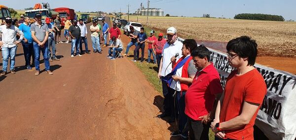 Intendentes se manifiestan para exigir obras al MOPC - ABC en el Este - ABC Color