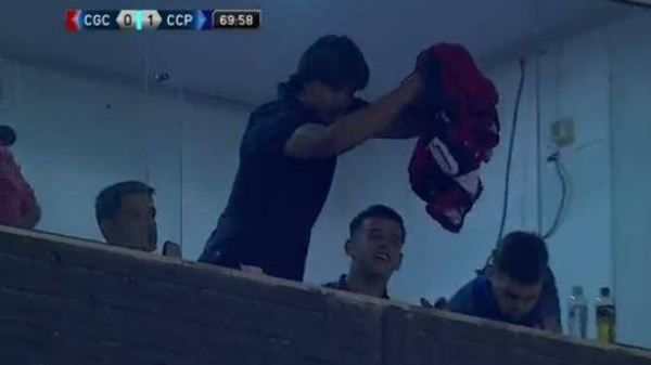 Crónica / [VIDEO] Moreno Martins le cumplió un sueño a unos hinchas en CDE